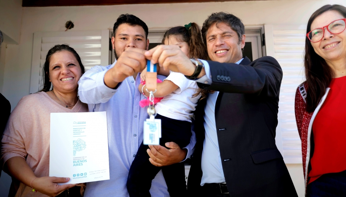 Kicillof entregó viviendas en Las Flores y tomó el compromiso de “generar equidad en los municipios”