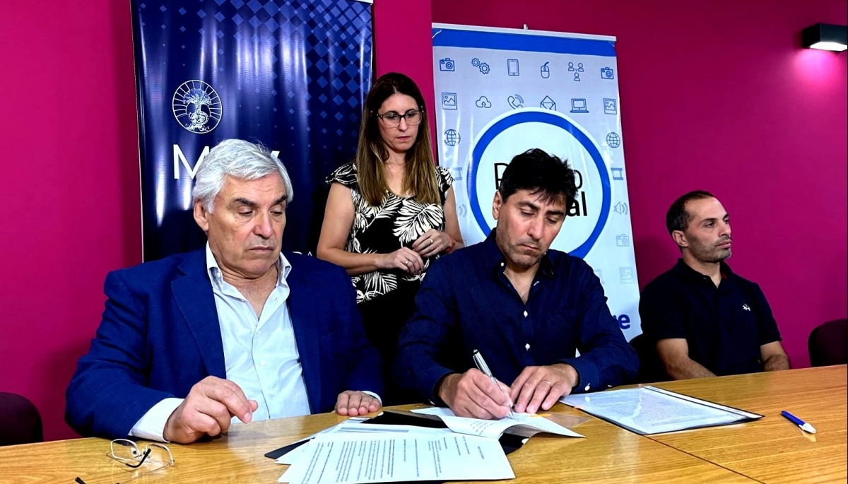Alegre inauguró un Punto Digital en Bunge y aseguró: “La educación no se limita a la etapa escolar”
