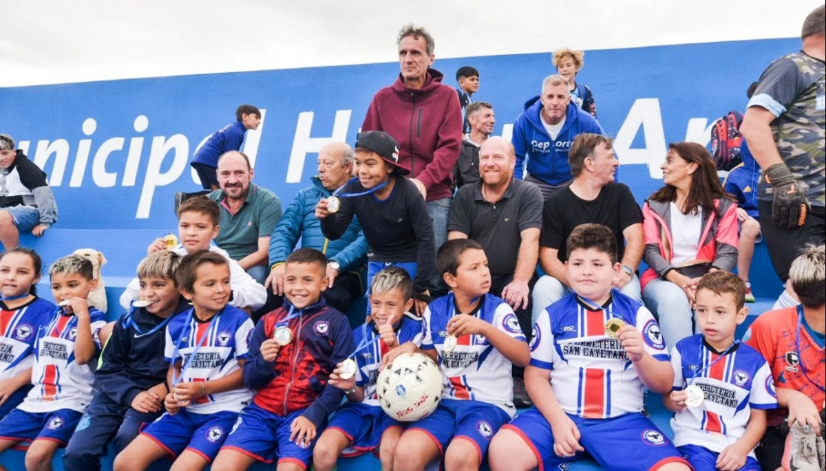 Katopodis visitó Mar Chiquita e inauguró obras en el Estadio Municipal de Vivoratá
