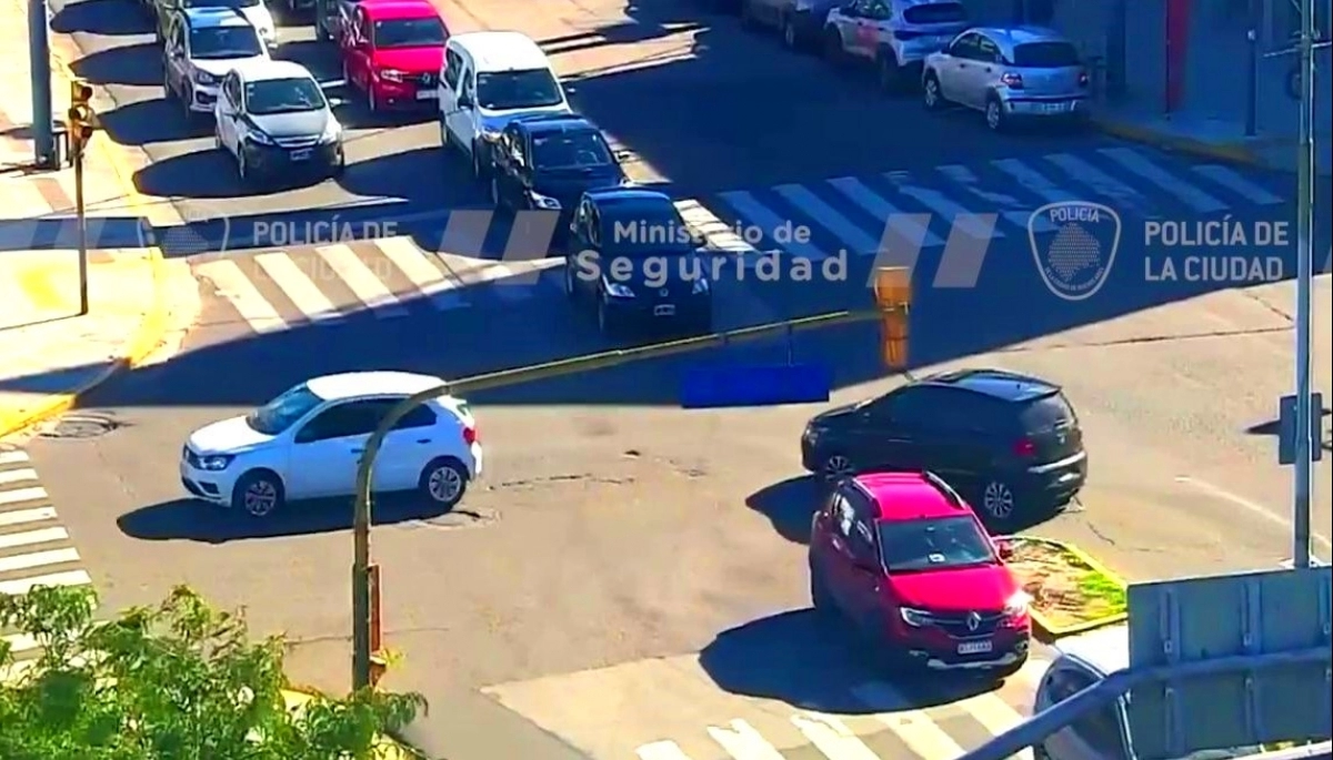 Detuvieron a dos sujetos que circulaban en auto robado y llevaban inhibidores de alarmas