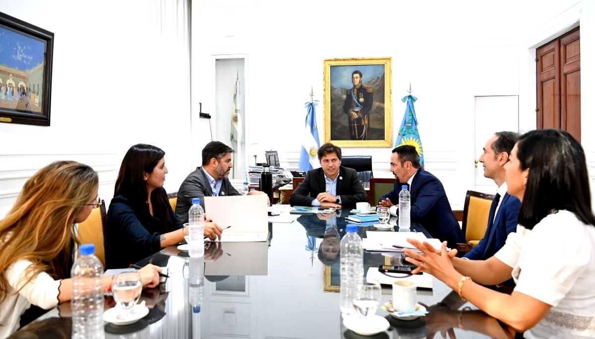 Sin sintonía con Milei, Kicillof busca fortalecer sus vínculos comerciales con Francia y Noruega