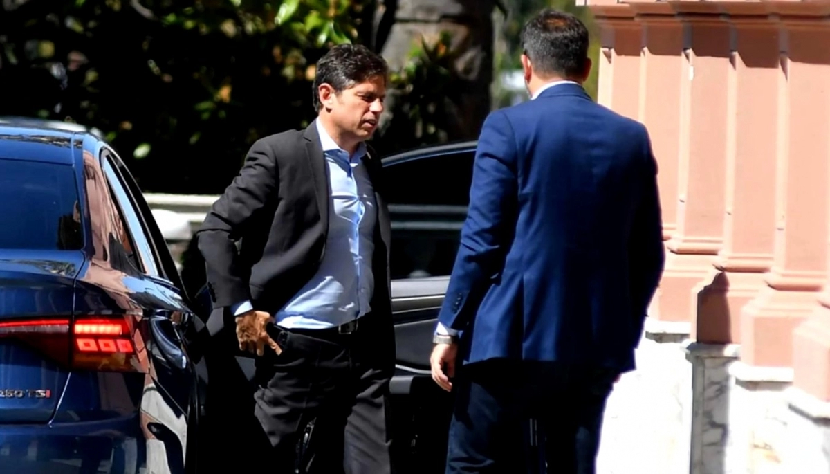 Kicillof volvió a disentir con Milei y homologó un aumento de sueldo para Camioneros