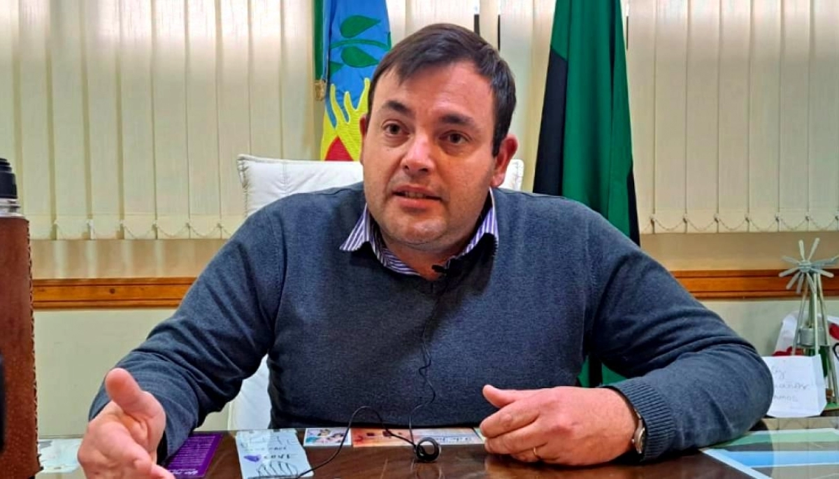 “No me voy a dejar apretar”: intendente de Rojas en guerra con la cooperativa eléctrica local