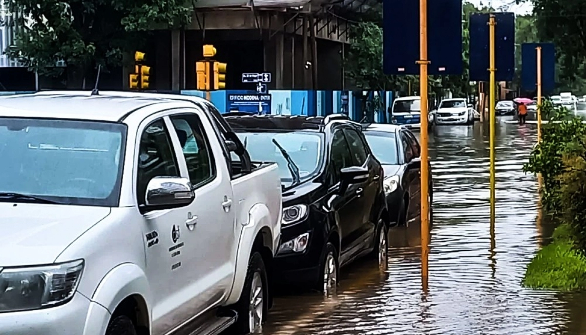 Intendente bonaerense prohibirá la circulación de vehículos pesados durante lluvias en su municipio