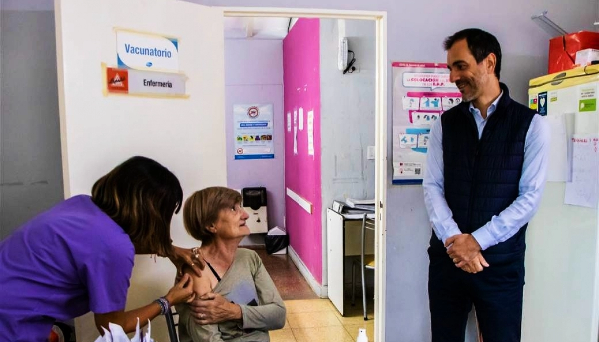 Petrecca recorrió los CAPS de Junín y supervisó la campaña de vacunación antigripal