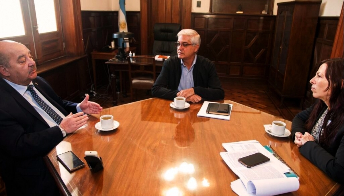 Tauber se reunió con la ministra de Hábitat bonaerense en la UNLP