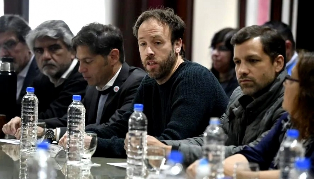 López catalogó las medidas de Milei como un “experimento” y lo culpó por la caída tributaria