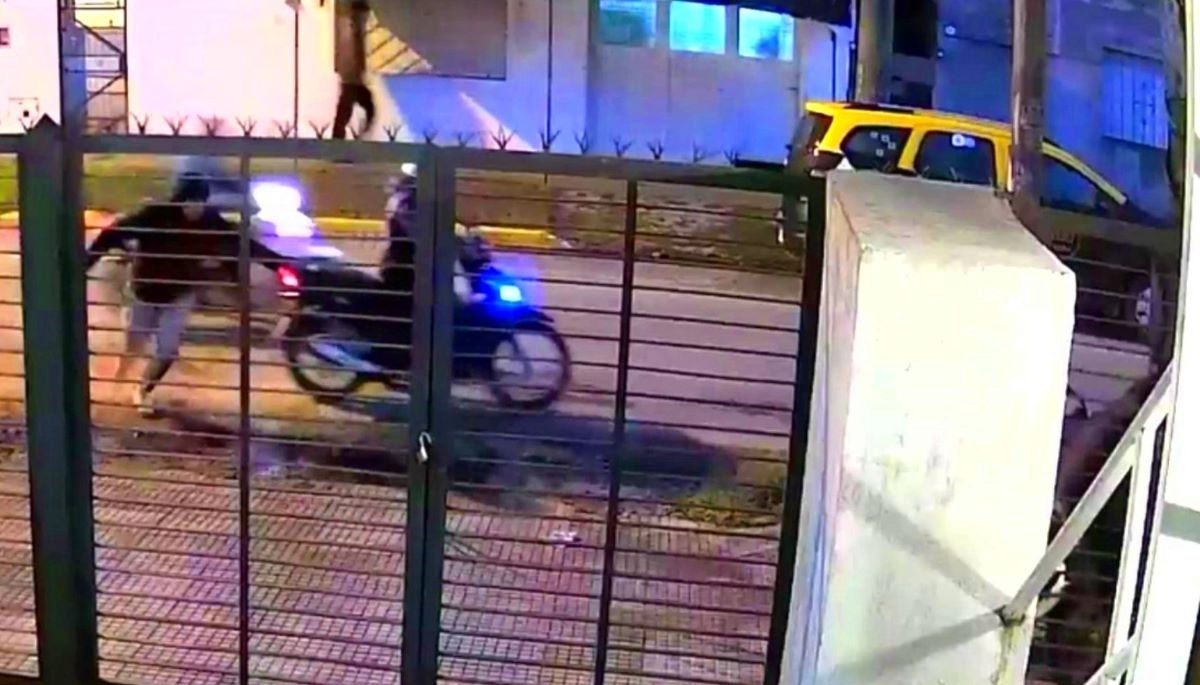 Ladrones del alba: una banda de motochorros hizo 2 x 1 en segundos y en pocos metros