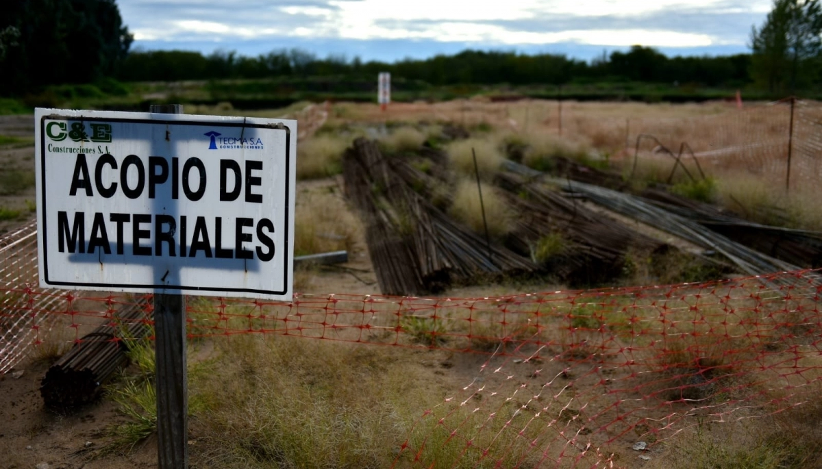 Egüen le reclamó a Provincia la reactivación de la obra de la planta de cloacas en 25 de Mayo