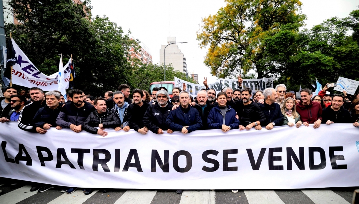Kicillof participó de la movilización de la CGT y pidió la unidad del movimiento obrero