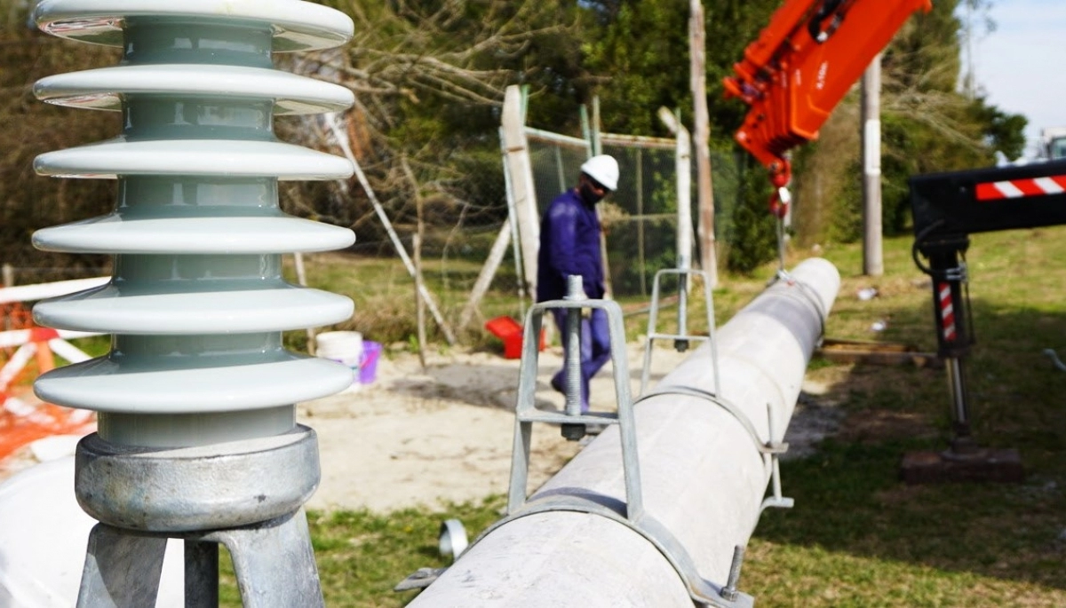 Edelap continúa adaptándose al cambio climático: ya instaló 1600 nuevas columnas de hormigón en sus redes