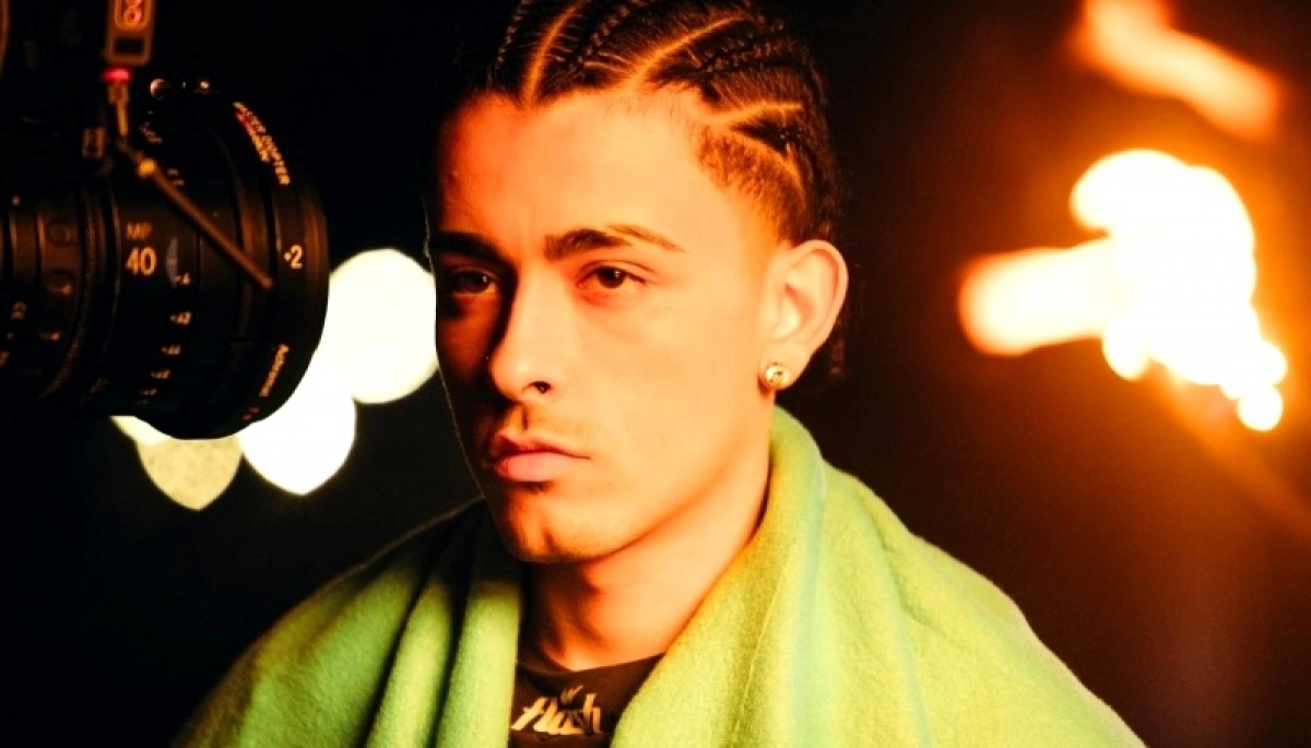 Con un nuevo álbum bajo el brazo, Trueno estrenó el rap “The Roof is on Fire"