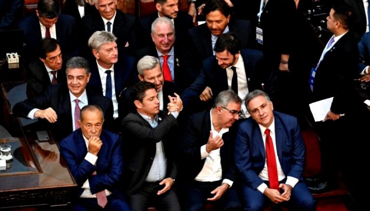 Kicillof afianza su relación con otro gobernador PRO: entregará ambulancias en Chubut
