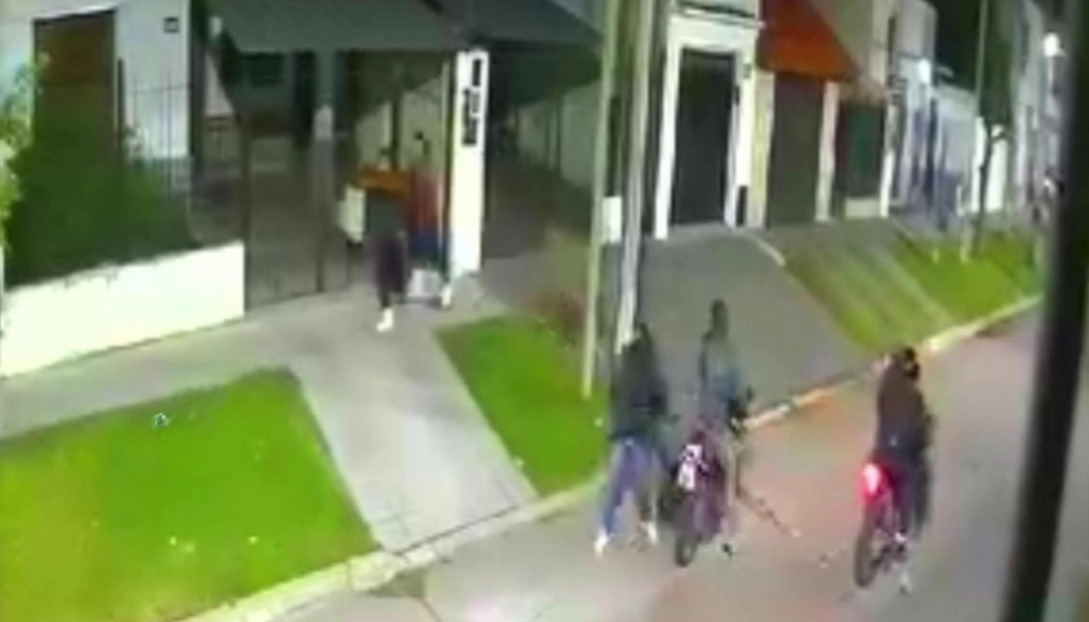 Bandas de motochorros acechan Quilmes: cuatro sujetos atacaron a dos mujeres en la noche