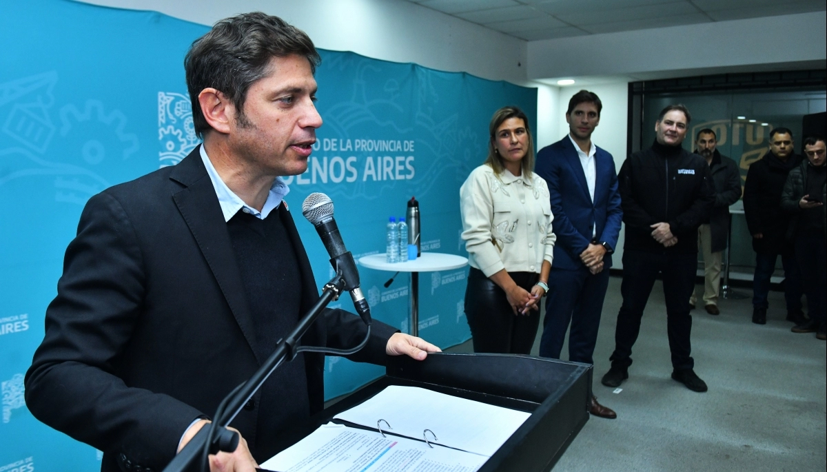 Kicillof visitó San Nicolás: se mostró junto a un intendente opositor y críticas a Milei por la quita de fondos