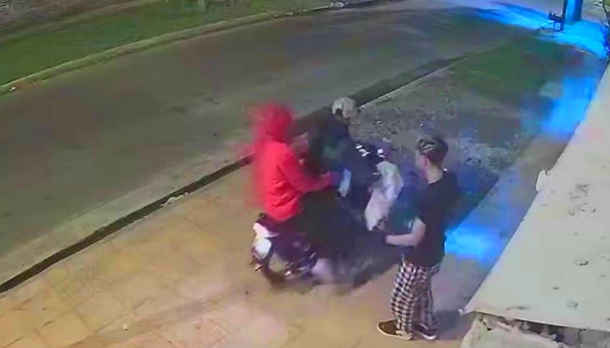 Tremendo ataque de motochorros: le sacaron hasta la ropa