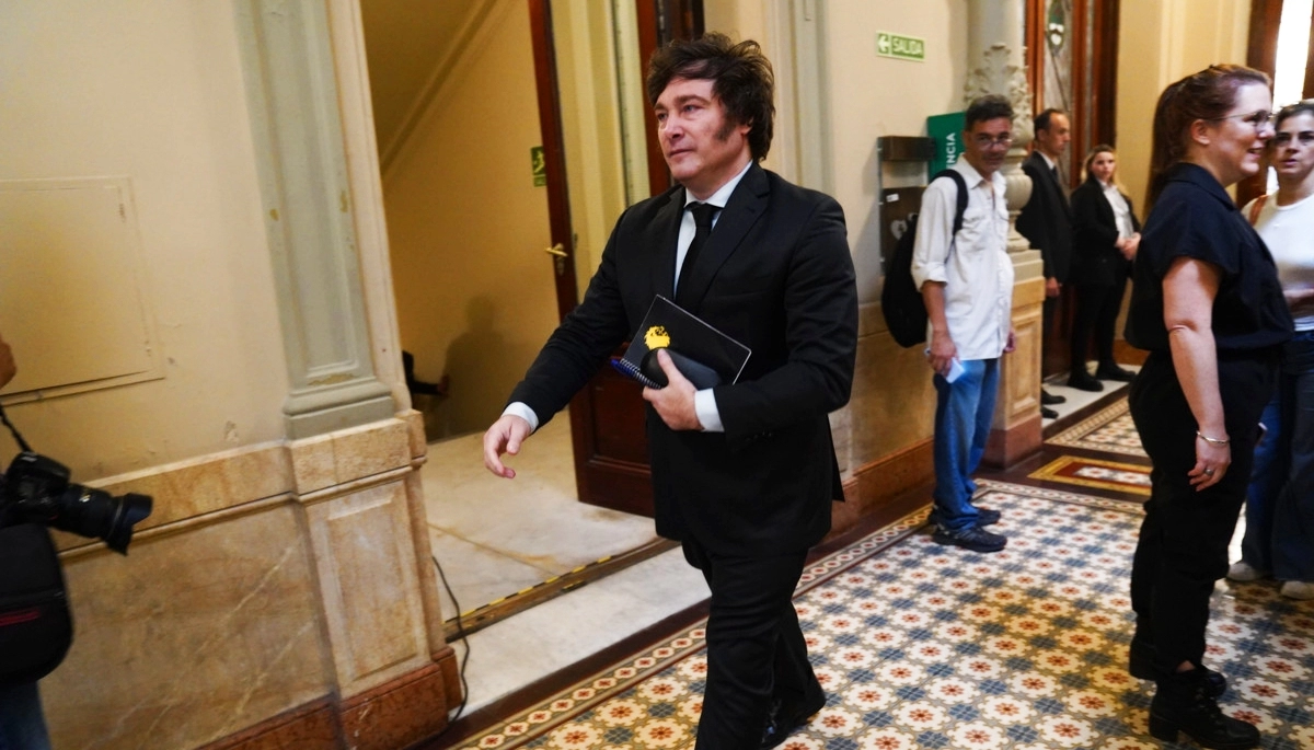 Milei se acerca a su tropa leal en la Provincia y amenaza robarle casilleros al PRO en la Legislatura