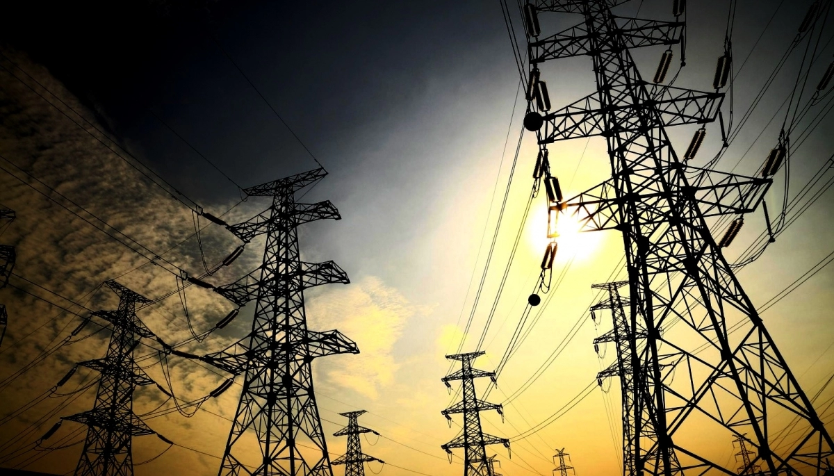Las distribuidoras eléctricas se quedan con el 65% de lo que pagan los usuarios