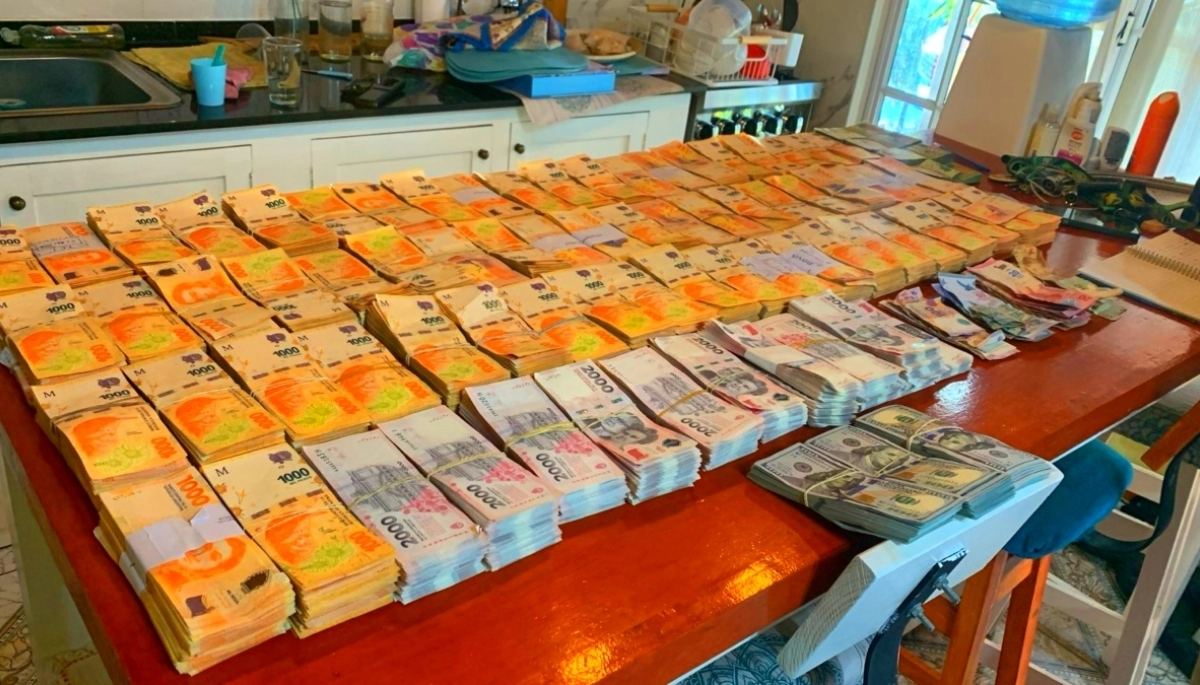 Contrabandeaban neumáticos y les incautaron decenas de millones de pesos en efectivo