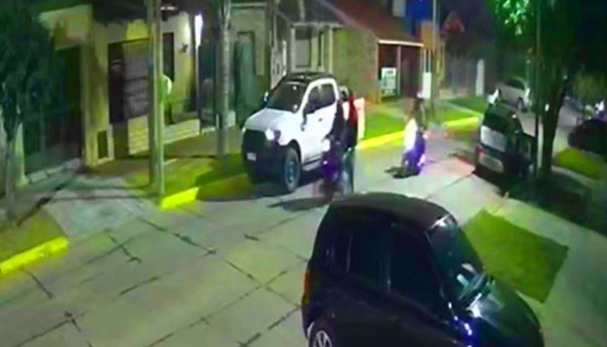 Robo de camioneta: seis motochorros asaltaron a una pareja y una bebé quedó en medio del ataque