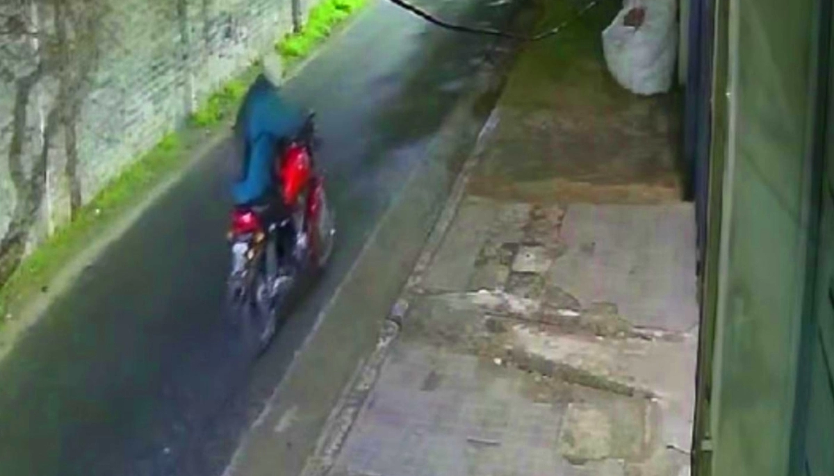 No hay reja que se le resista: en la madrugada y con llamativa habilidad, roban motos del interior de las viviendas