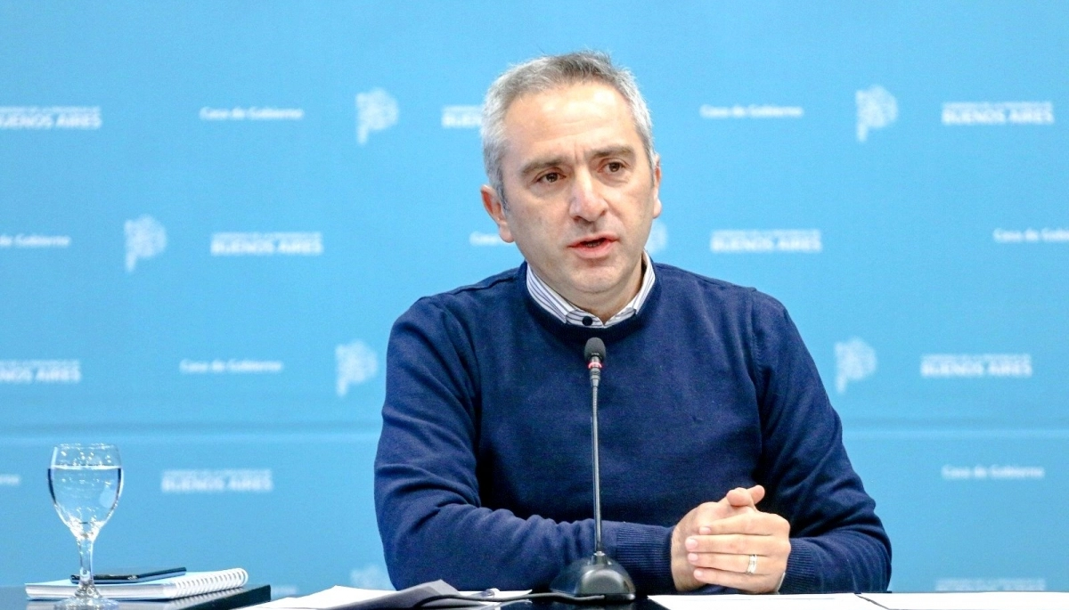 Larroque expuso la “doble cara” de Scioli y lo culpó por la “destrucción” de los Juegos Evita