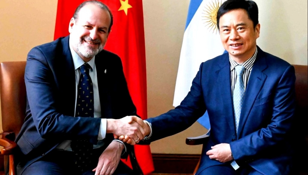 Susbielles mantuvo una jornada de trabajo con Ma Zejiang, alcalde del Gobierno Popular chino de Yichang