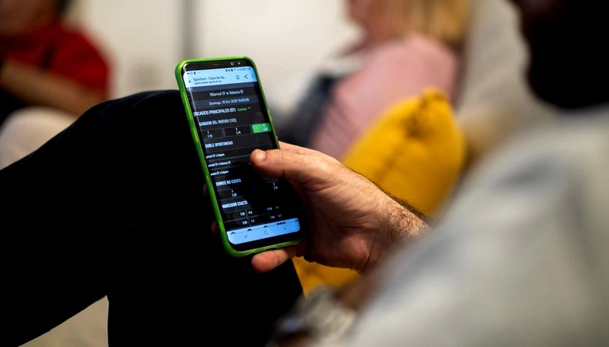 Ludopatía en adolescentes: colegios privados bonaerenses advierten el aumento de casos
