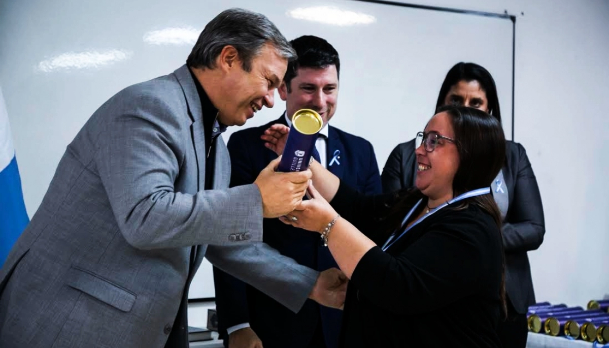 Cascallares acompañó el egreso de la segunda generación de estudiantes de la UNAB