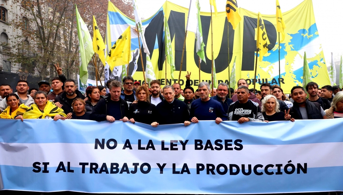Gray junto a Zabaleta y Marttelli marcharon contra la aprobación de la Ley Bases en el Congreso