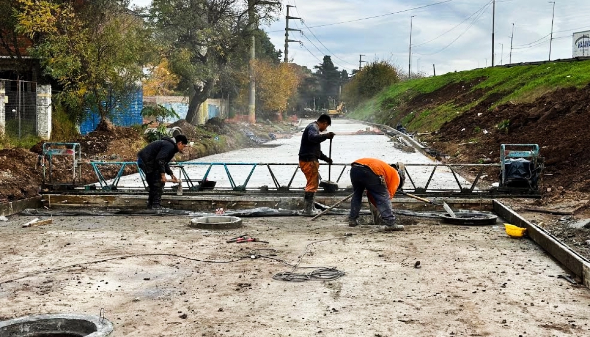 Obras en marcha: Almirante Brown avanza en la pavimentación de Ruta 4 en la Rotonda el Vapor
