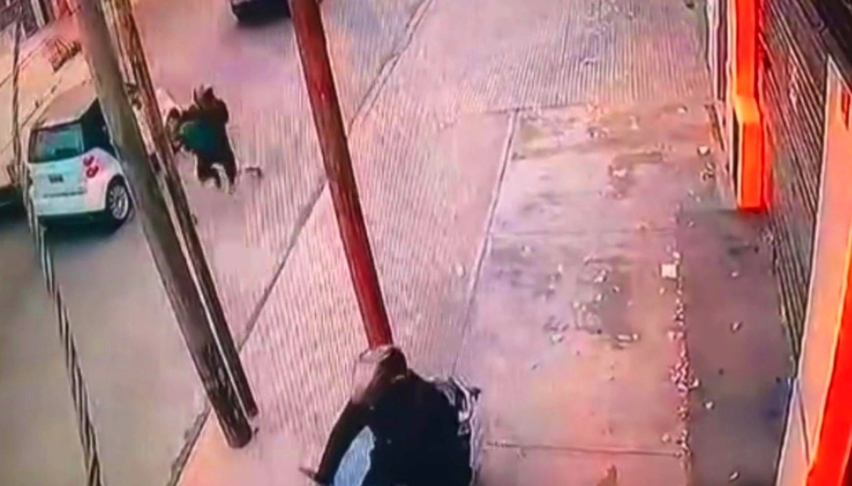 Motochorros sueltos en Morón: atacaron a un automovilista y le sacaron un bolso con las pertenencias