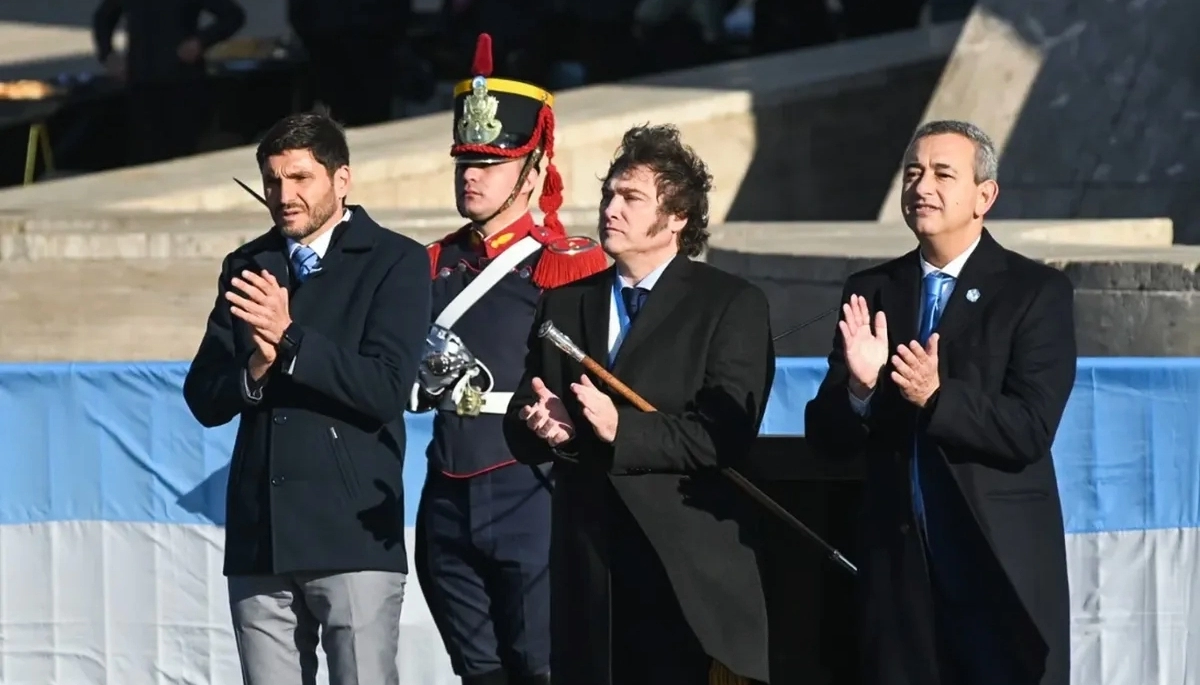 Milei fue a Rosario por el Día de la Bandera y le puso fecha al “Pacto de Mayo”