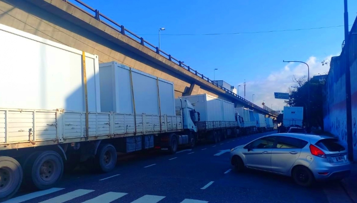 Cárcel en Barracas: comenzó la instalación y los vecinos convocan a otra protesta en la comisaría