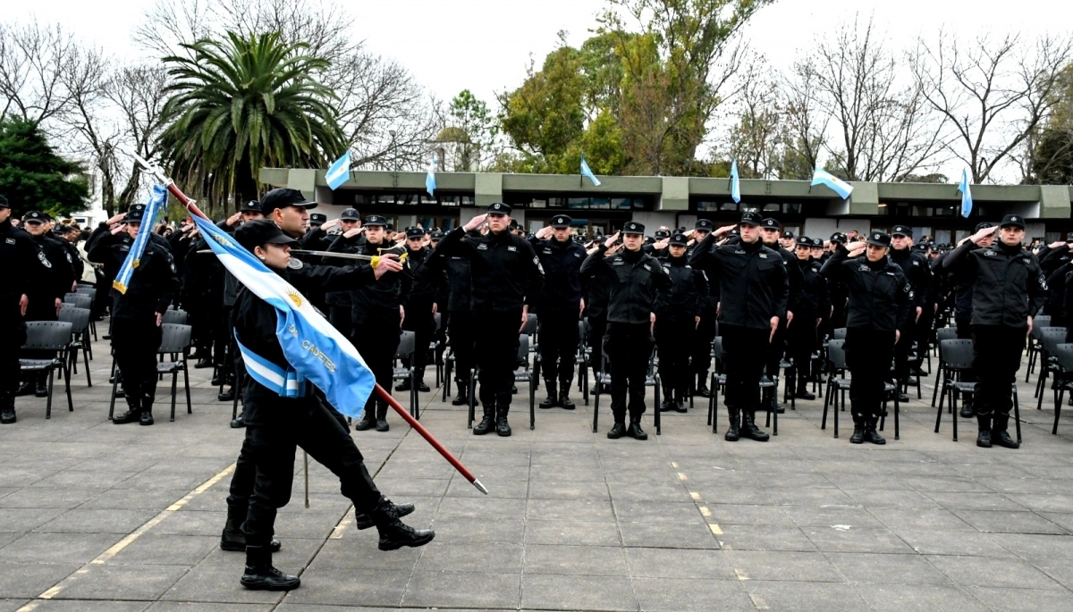 Cadetes penitenciarios de 35 distritos bonaerenses juraron fidelidad a la Bandera Nacional