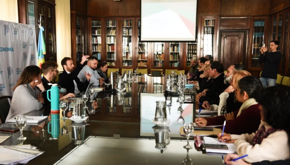 Provincia se reunió con estatales y docentes bonaerenses: fijó la fecha para una nueva paritaria