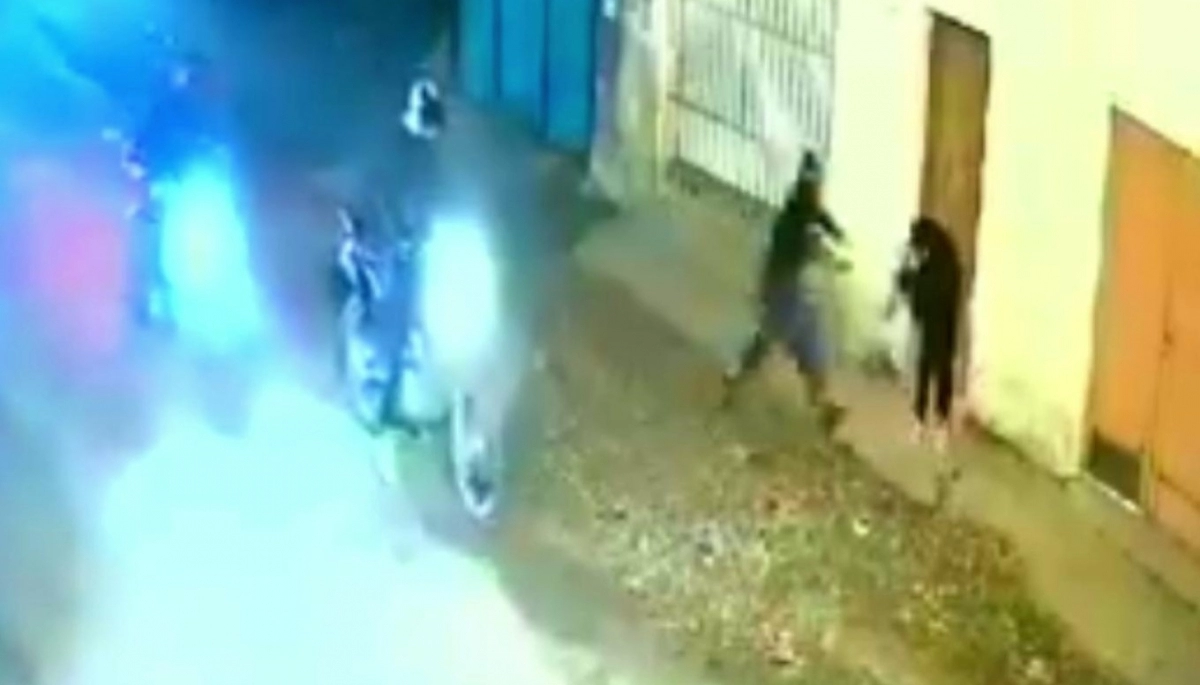 En Merlo, motochorros atacaron a un muchacho y le sacaron hasta la ropa