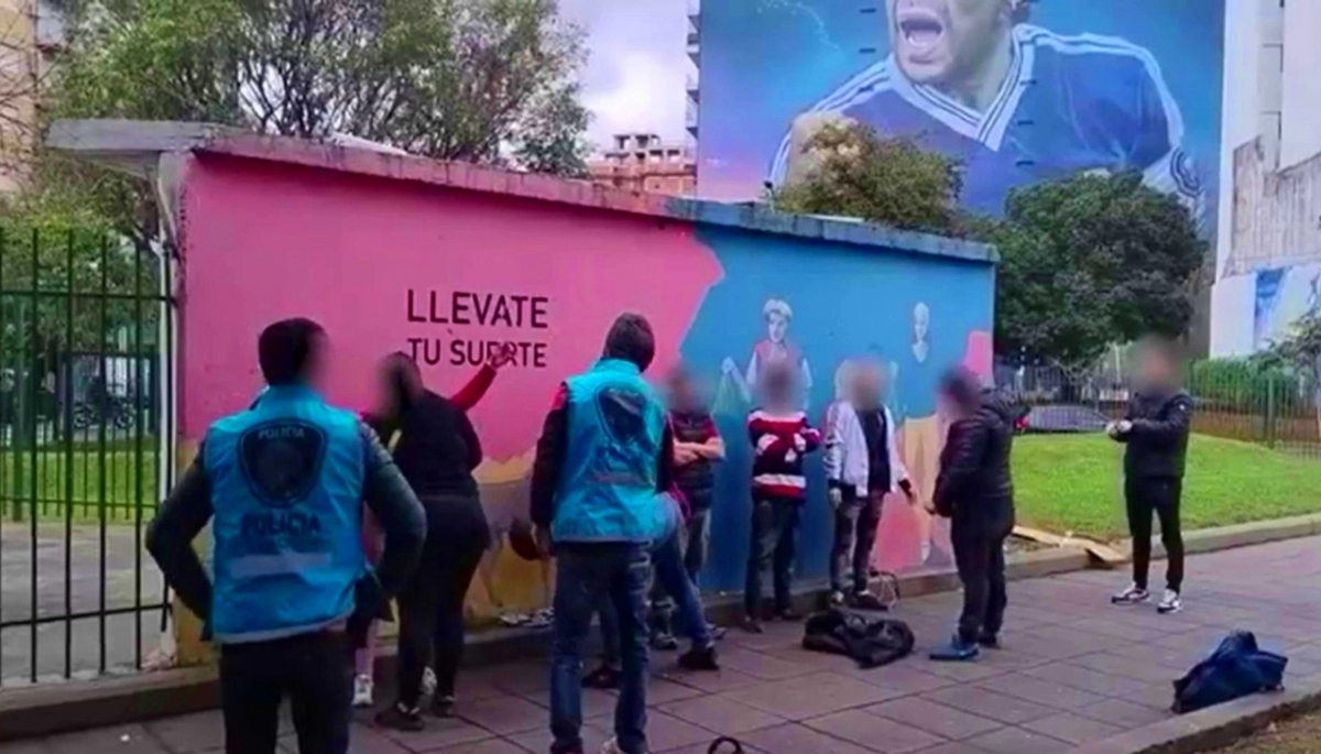 Detuvieron a una banda que vendía drogas en una plaza y que utilizaba a menores como pantalla