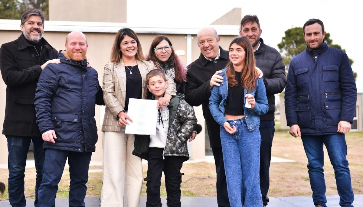 Bianco, Batakis y Wischnivetzky y entregaron 19 viviendas en Mar Chiquita