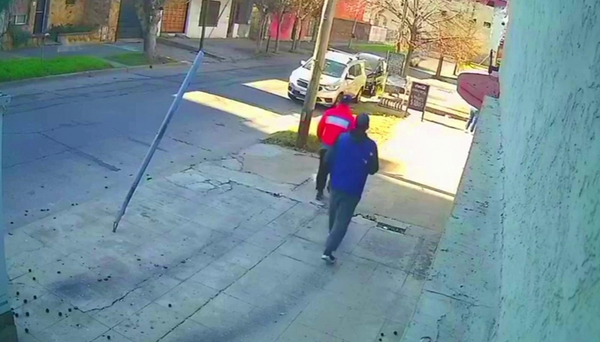 Inseguridad en Morón: estacionó para comprar en un kiosco y se quedó sin automóvil