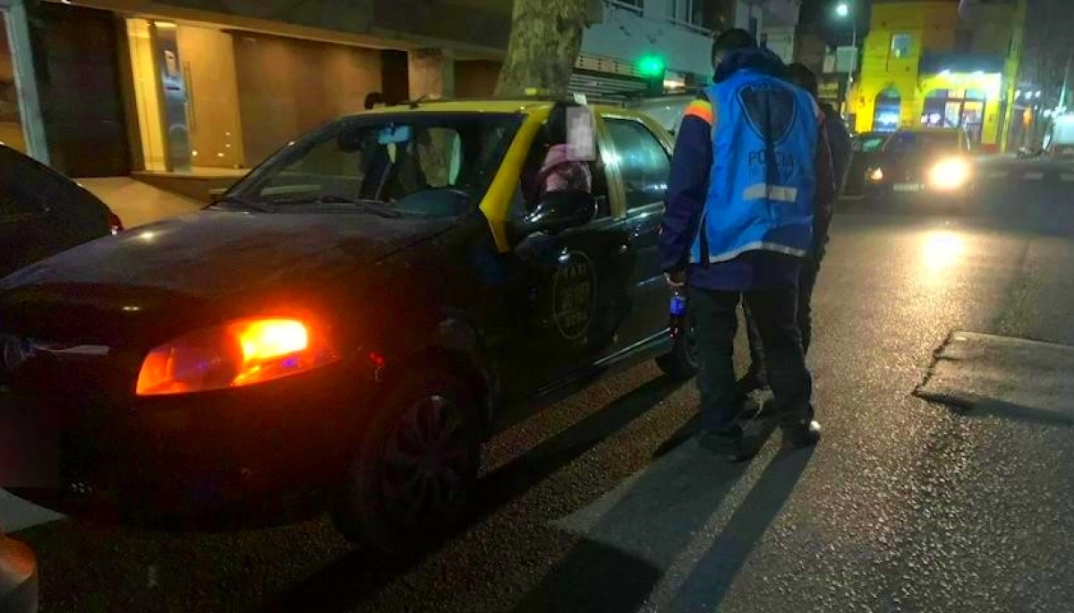 Imperdonable: detenido por distribuir cocaína en un taxi y usar como fachada a la hija de 2 años