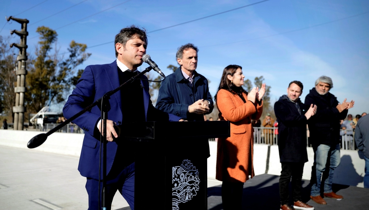 Kicillof inauguró una obra en el Conurbano: tildó de estafa electoral a Milei y lo desafió por los recursos
