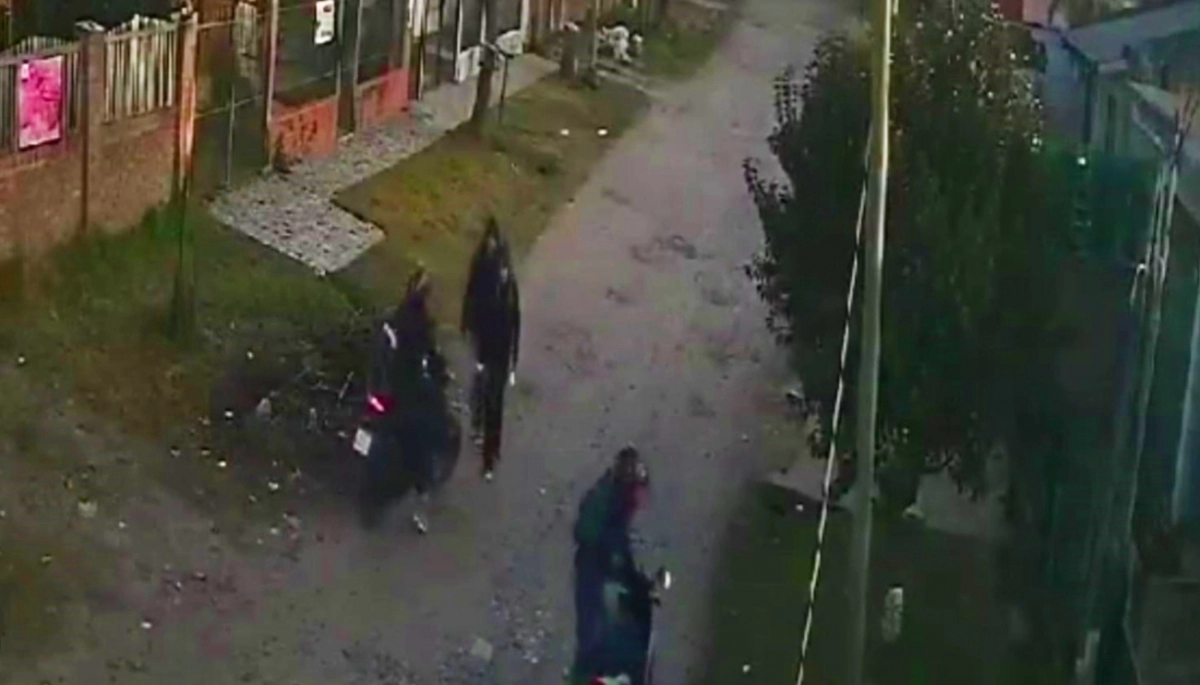Raid delictivo en Merlo: motochorros robaron una moto y asaltaron a dos chicas en plena luz del día