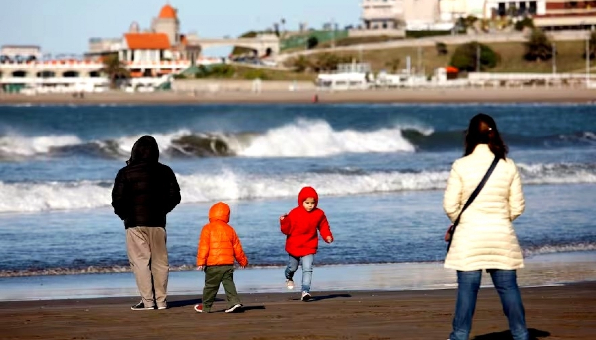El ajuste de Milei surte efecto en el turismo invernal bonaerense: hubo una “caída del 20%” respecto al 2023