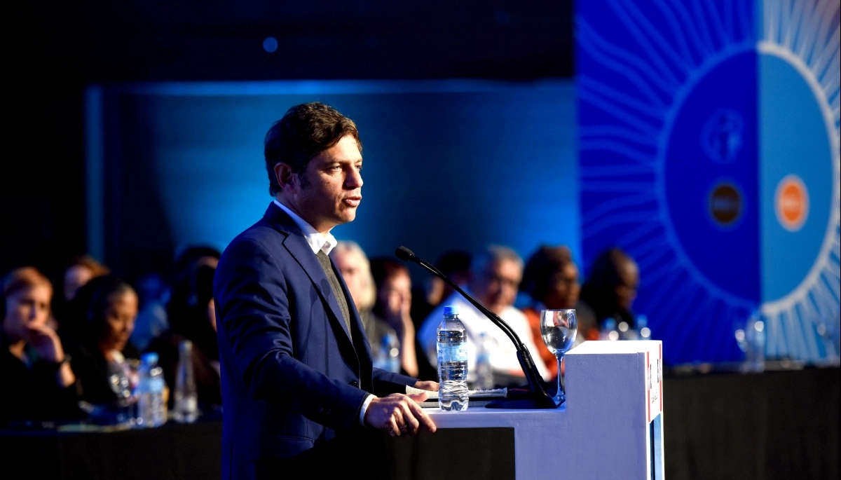 Kicillof se mostró con Baradel y culpó a Milei por el “estado crítico” de la escuela pública