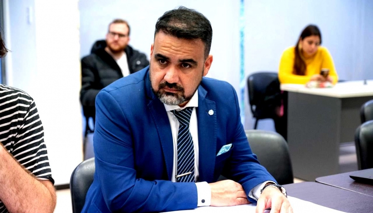 Diputado libertario “dialoguista” afirmó que la planta de GNL en Río Negro es “capricho” de Milei