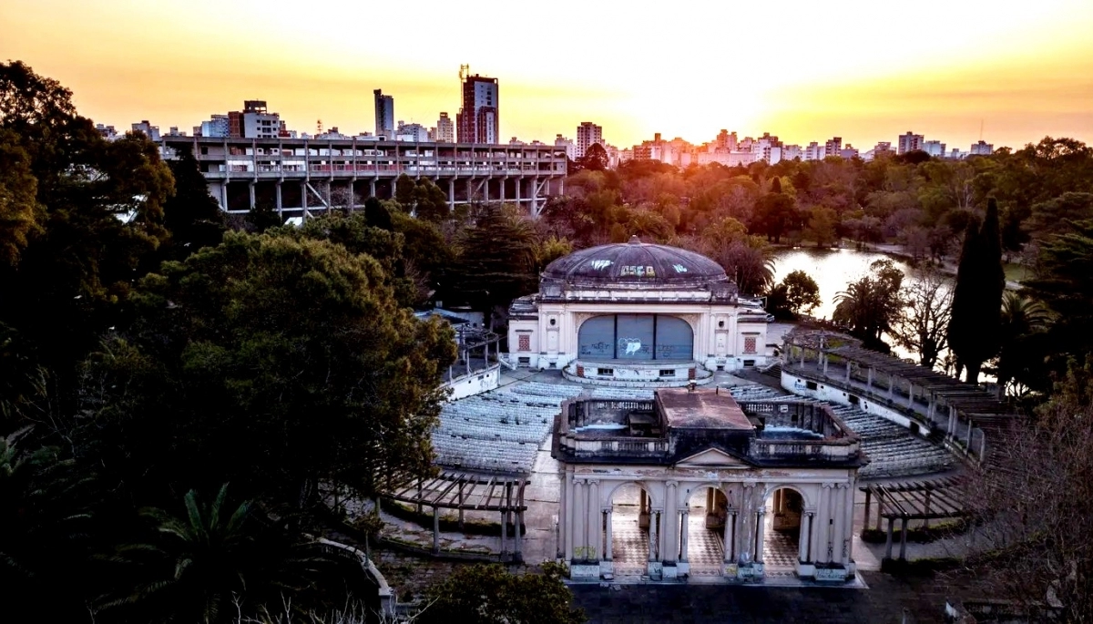 Se oficializó el acuerdo para poner en marcha las refacciones del Teatro del Lago en La Plata