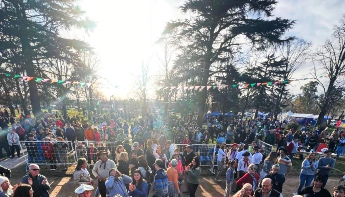 Fiesta en Roque Pérez: Sciaini encabezó la celebración por el 112º aniversario de Carlos Beguerie