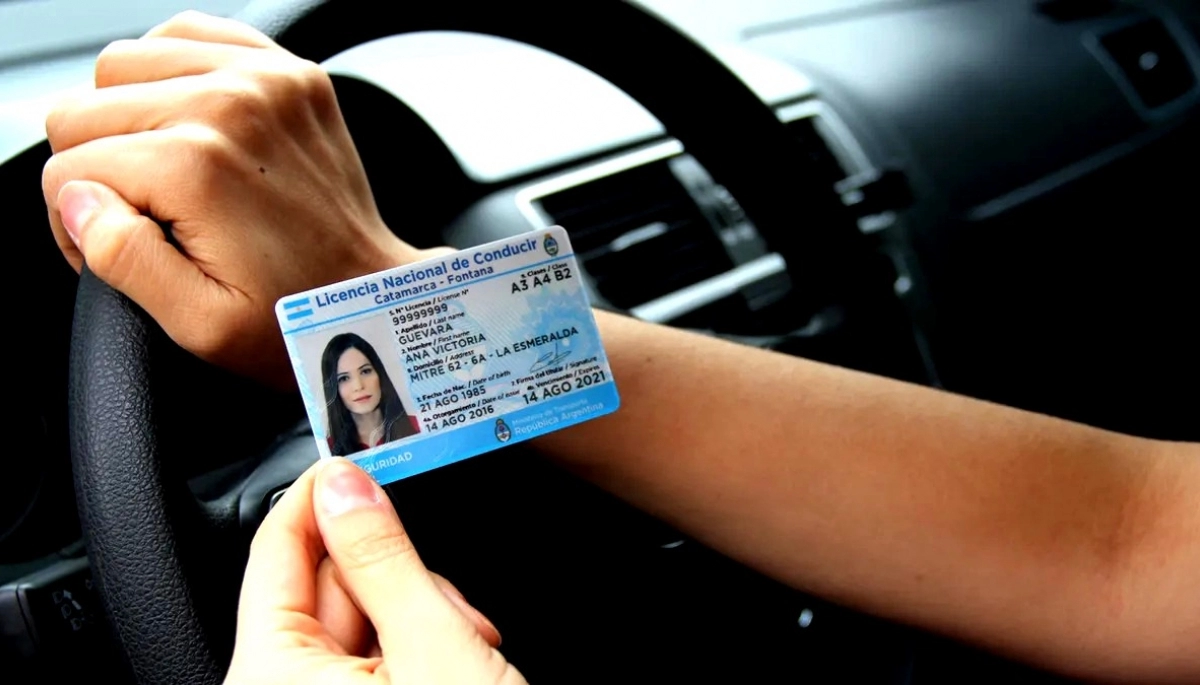 Con chicanas, ministro bonaerense tildó de “disparate” las licencias de conducir sin caducidad