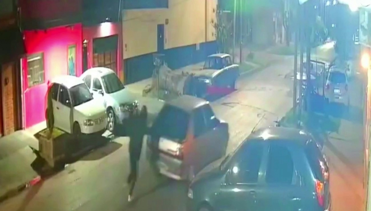 Inseguridad en Lanús: robaron un auto a la rastra y a metros de la comisaría